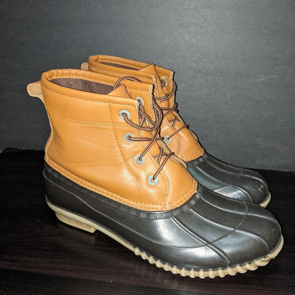 Duck boots